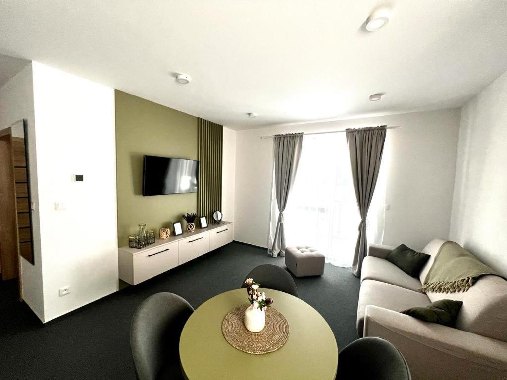 Urban Green Apartment Liptovsky Mikulas Exterior foto