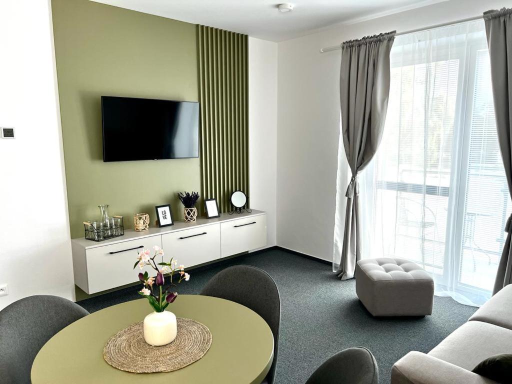 Urban Green Apartment Liptovsky Mikulas Exterior foto